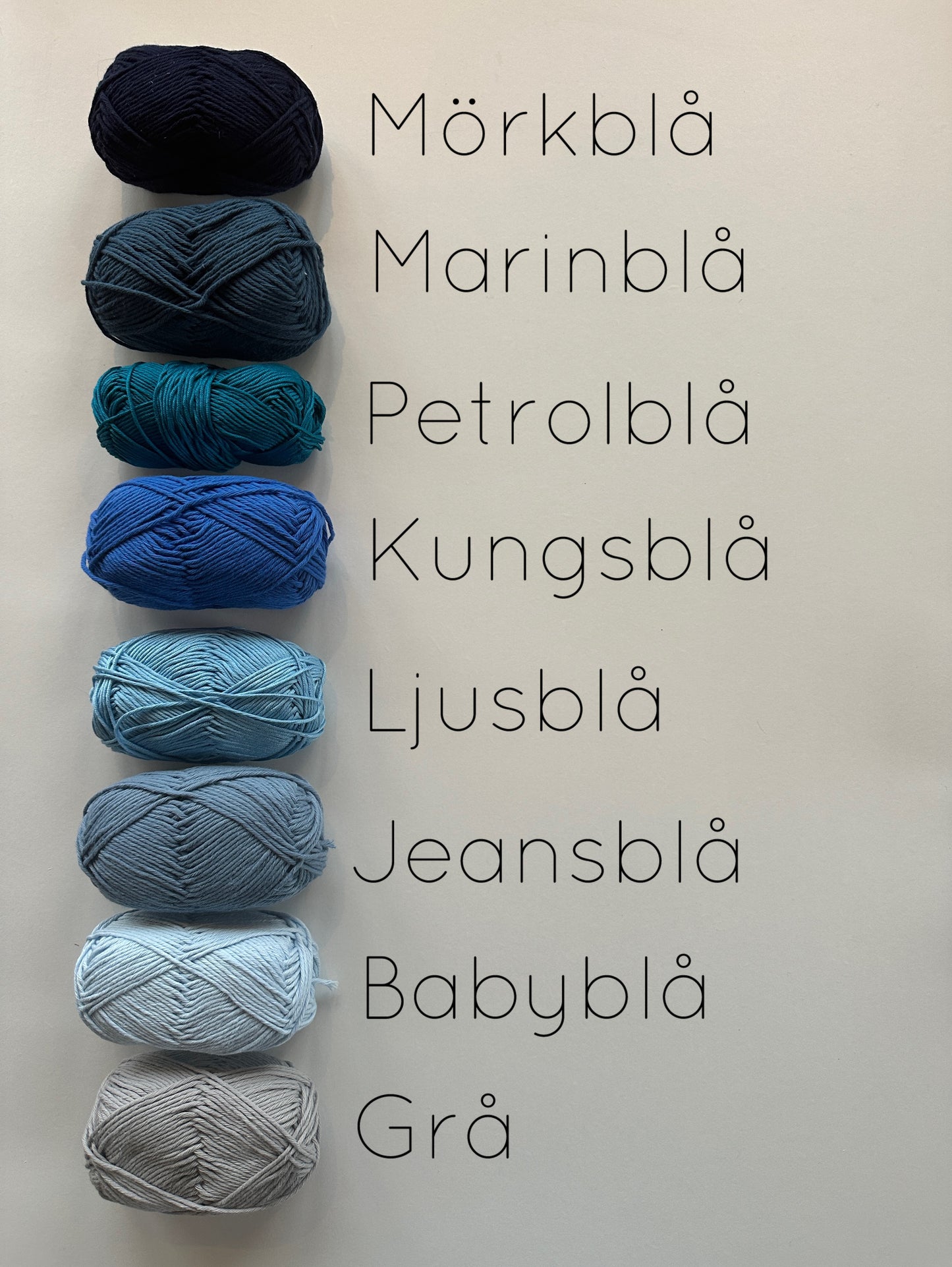 Personlig namnskylt – stickat namn i valfri färg