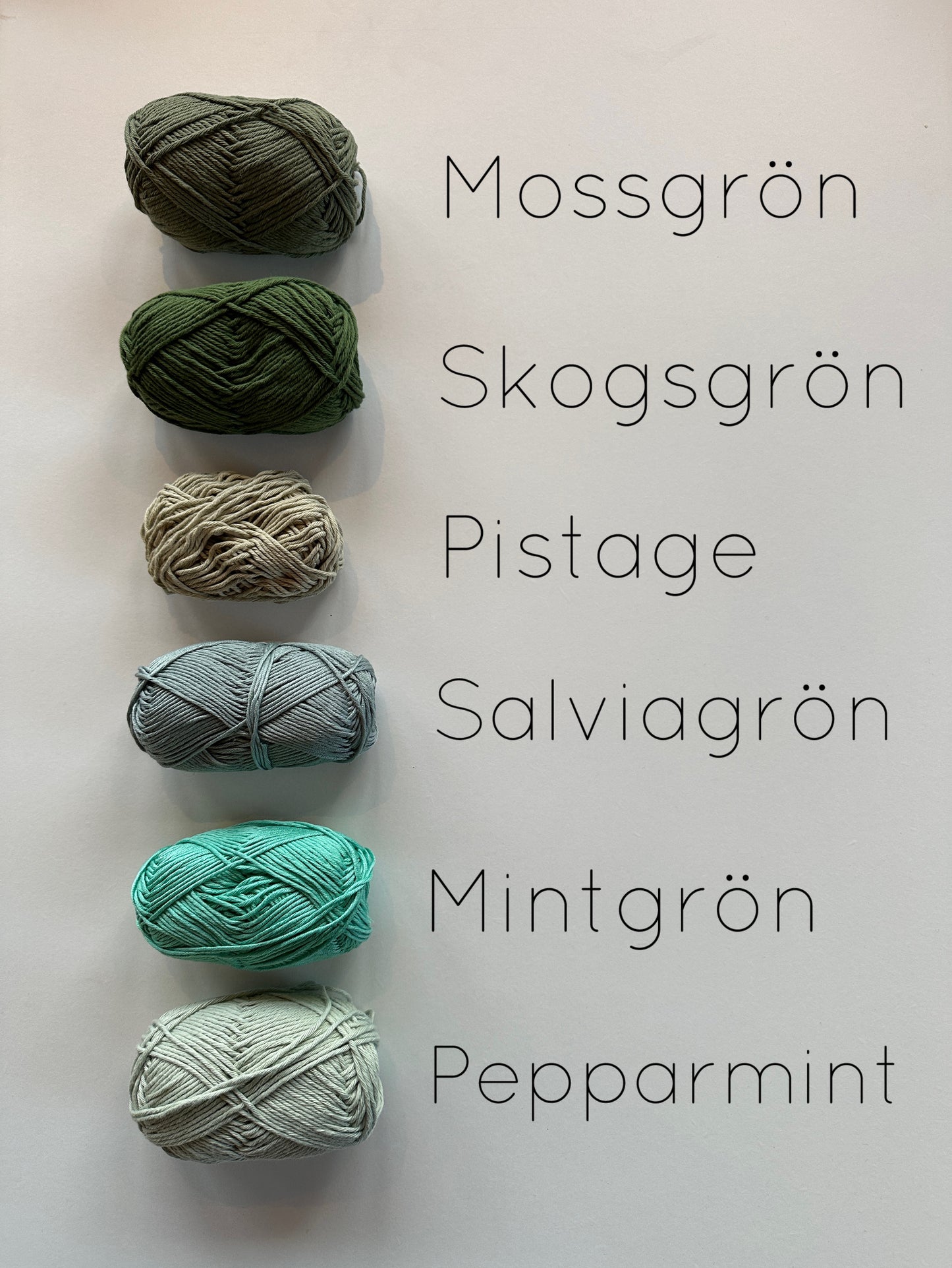 Personlig namnskylt – stickat namn i valfri färg